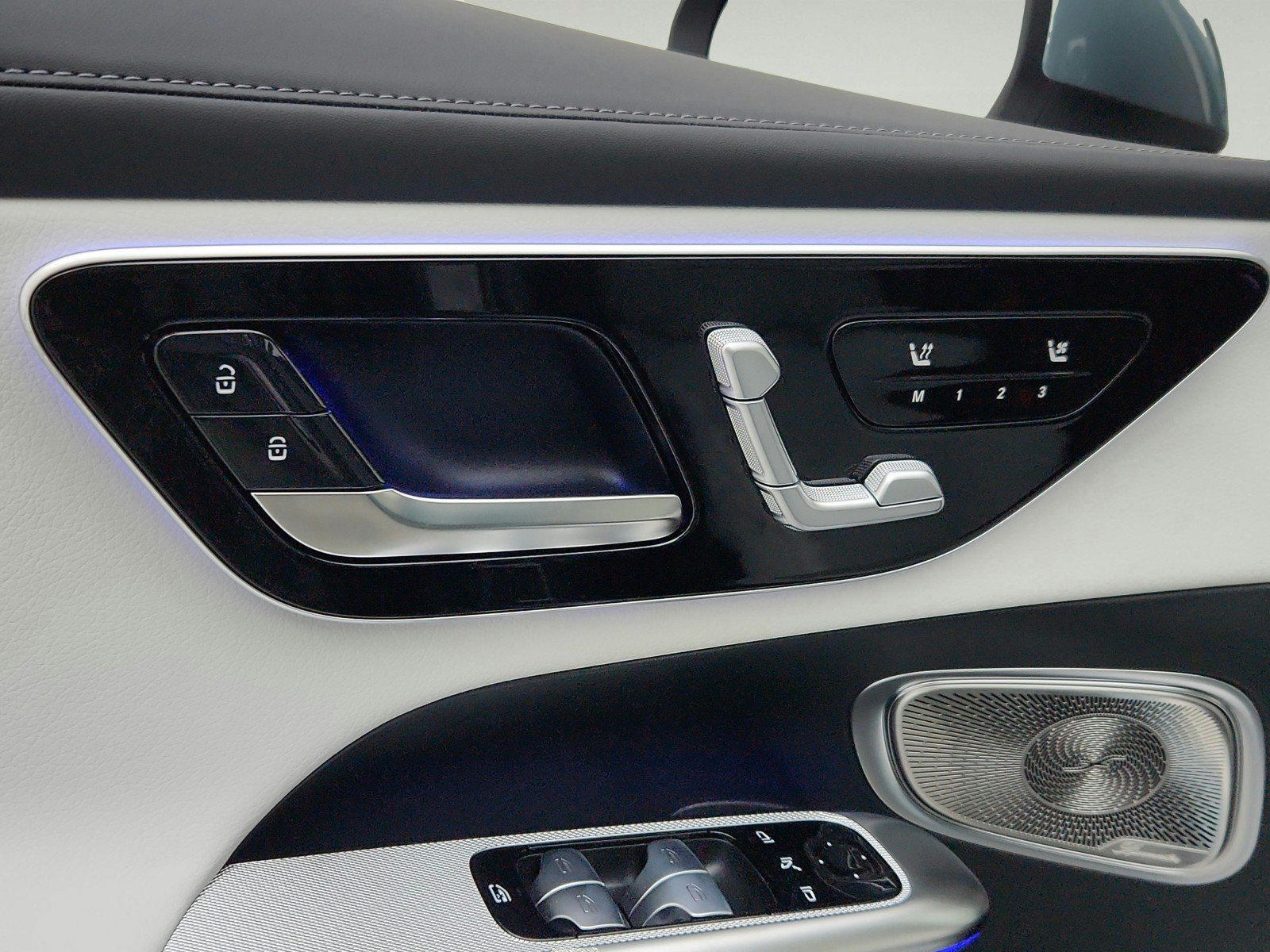 New 2026 Verde Silver Metallic Mercedes-Benz GLC 300 SUV image 47