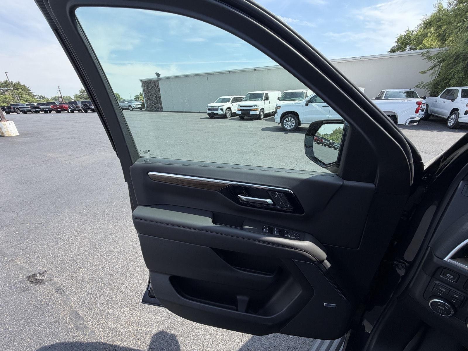 New 2026 Dark Ash Metallic Chevrolet High Country image 22