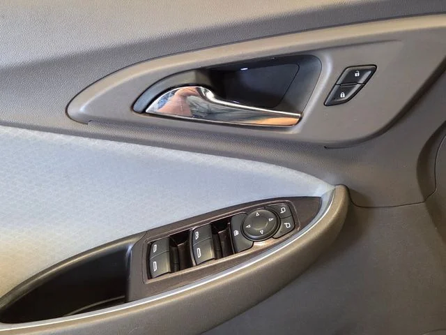 Used 2016 Silver Chevrolet LT image 27