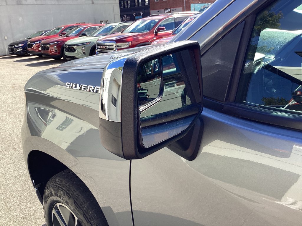 Used 2024 Sterling Gray Metallic Chevrolet LT (2FL) image 26