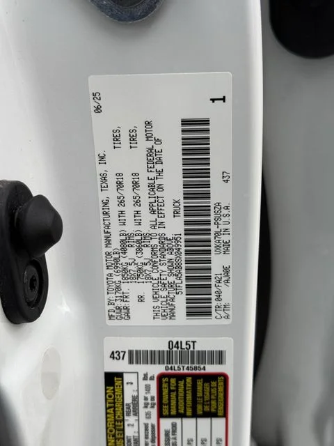 Used 2025 White Toyota SR5 image 26