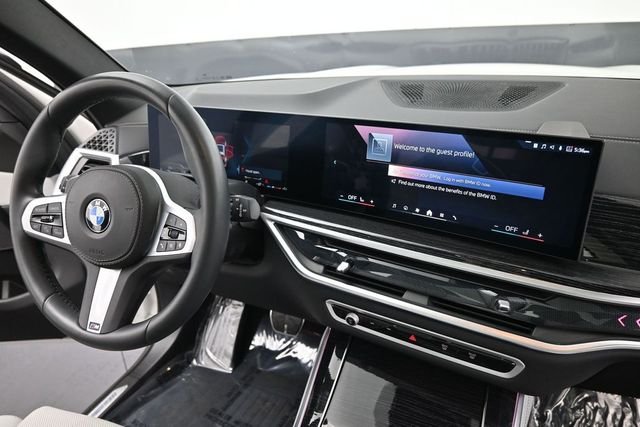 Used 2025 White BMW xDrive40i image 17