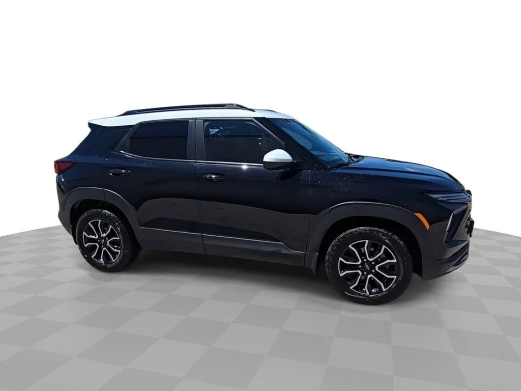 Used 2024 Mosaic Black Metallic Chevrolet ACTIV image 9