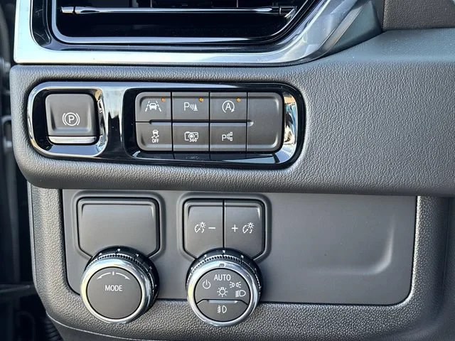 2027 GMC Yukon Denali - Photo 18
