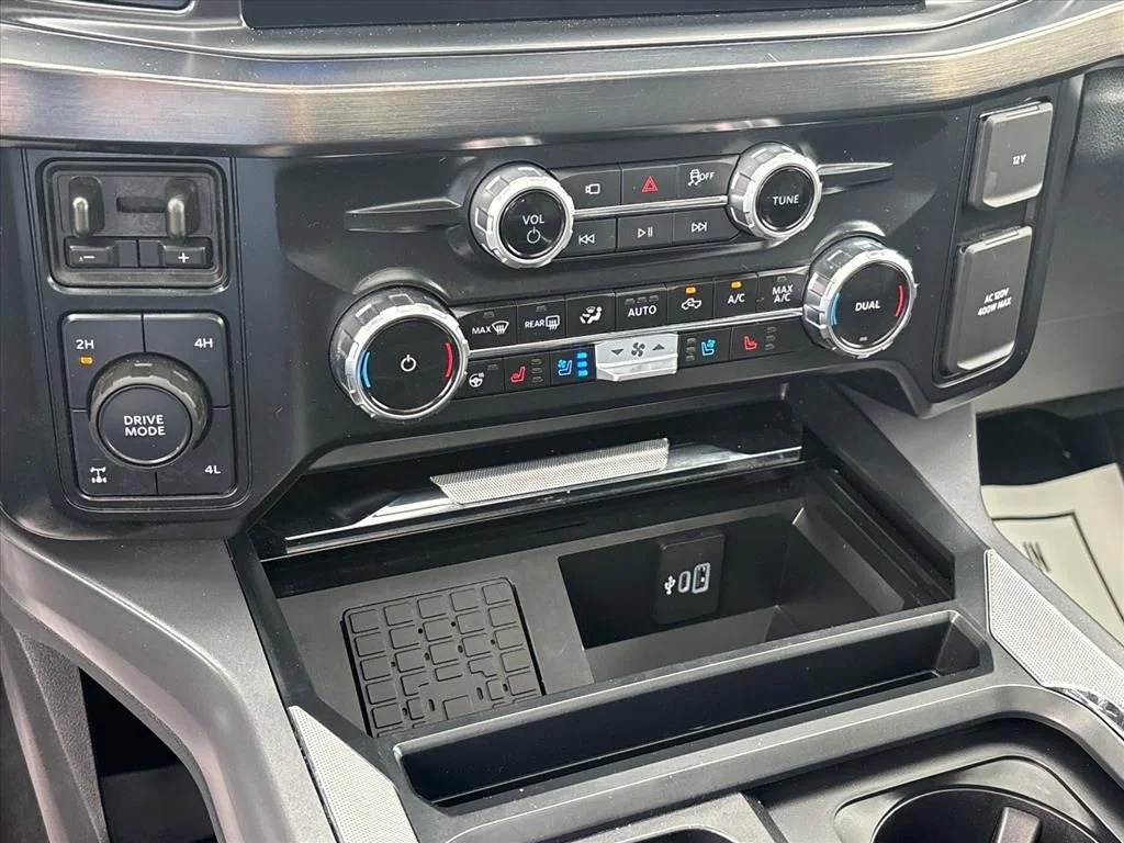 Used 2025 White Ford Lariat image 35