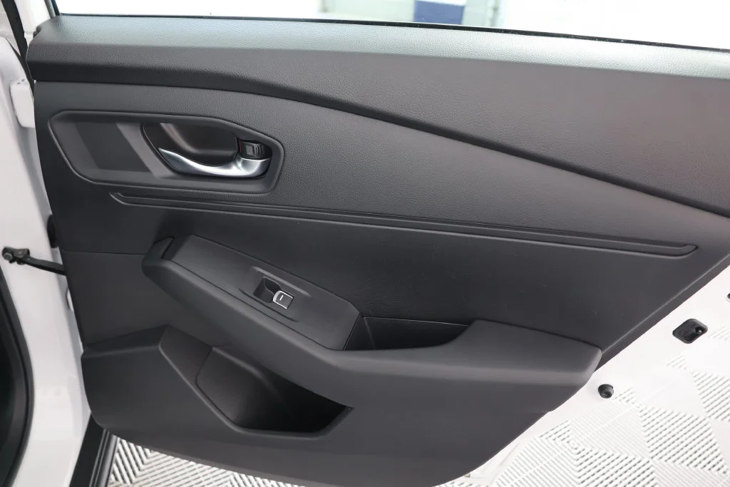 Used 2026 Platinum White Pearl Honda SE image 28