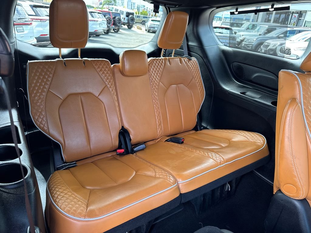 Certified Used 2022 Black Chrysler Pinnacle image 18