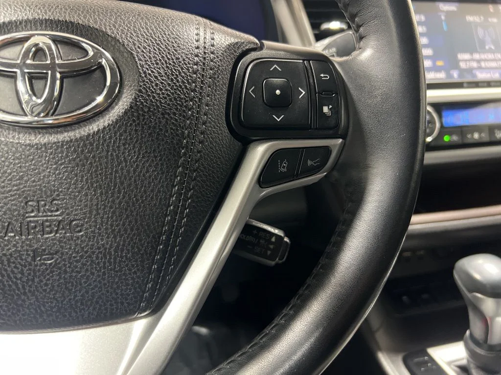 Used 2019 Gray Toyota XLE image 33