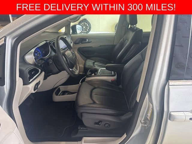 2024 Chrysler Pacifica Touring L - Photo 3