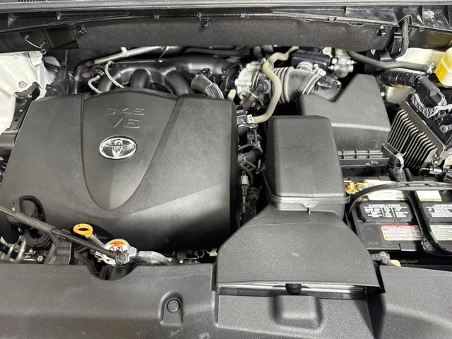 Certified Used 2019 Blizzard Pearl Toyota Limited image 9