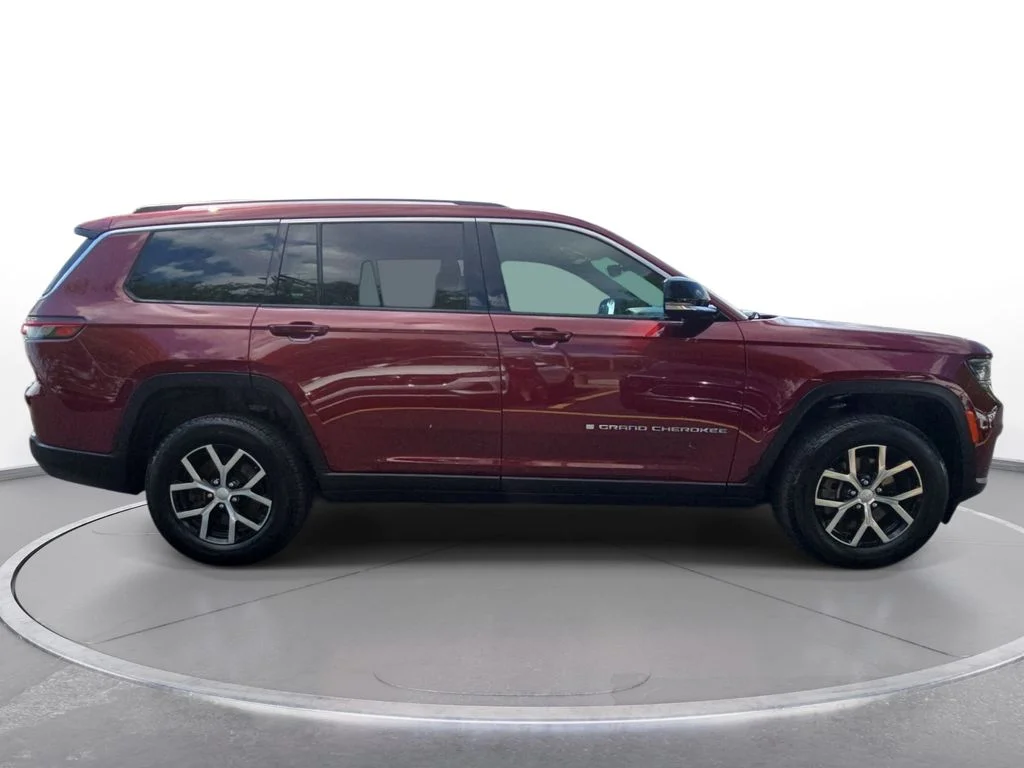 Used 2023 Red Jeep Limited image 4