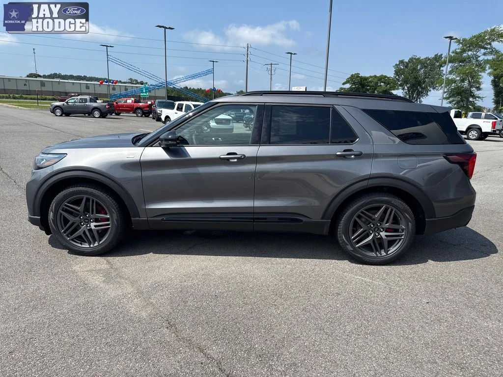 New 2026 Carbonized Gray Metallic Ford ST-Line image 3