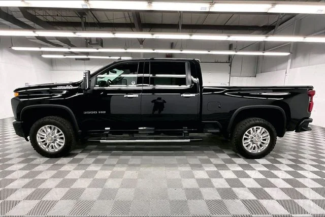 Used 2022 Black Chevrolet High Country image 14