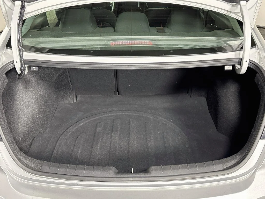 Used 2019 Silver Hyundai SE image 20