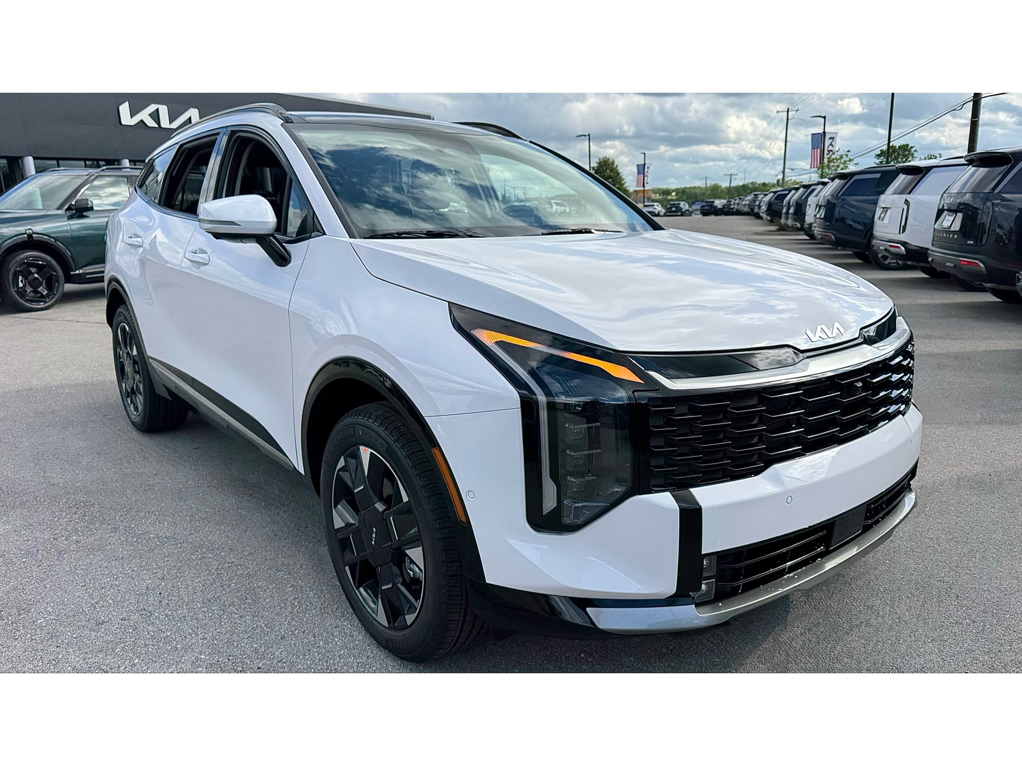 New 2027 Glacial White Pearl Kia SX Prestige image 2