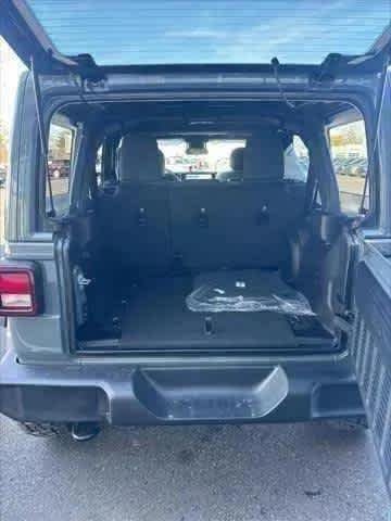 Used 2025 Anvil Clearcoat Jeep Sport S image 33