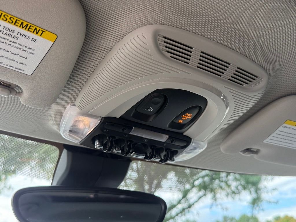 Used 2019  MINI  image 18