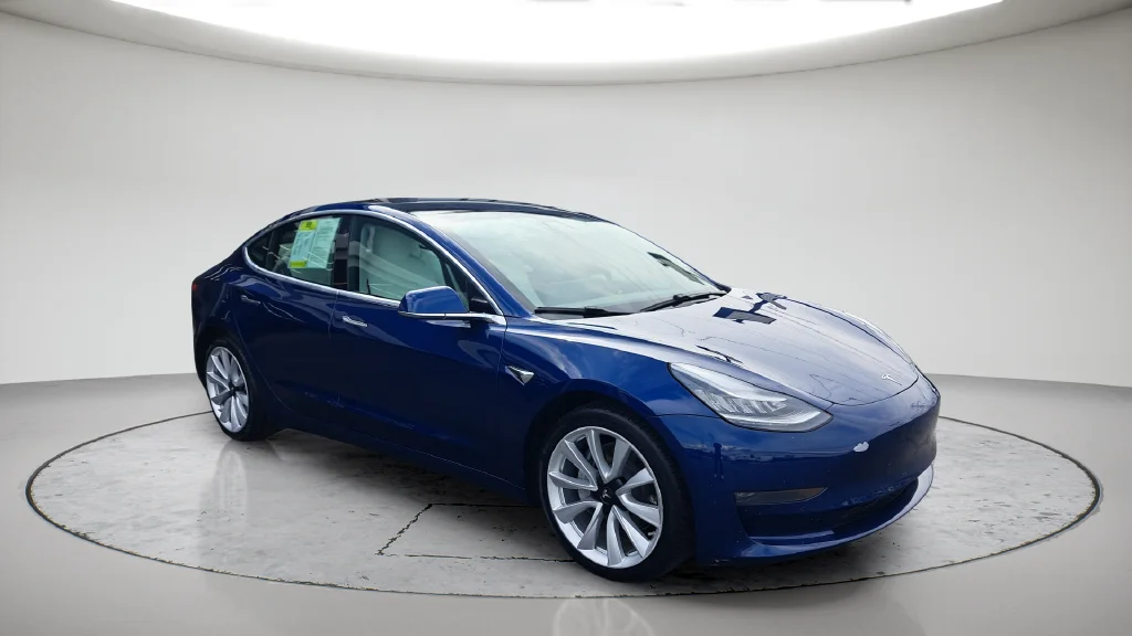 Used 2020 Blue Tesla Long Range image 3