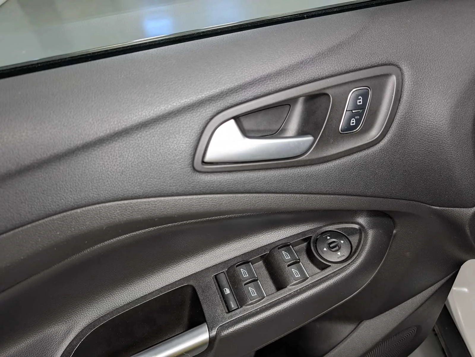 Used 2017 White Platinum Metallic Tri-Coat Ford SE image 38