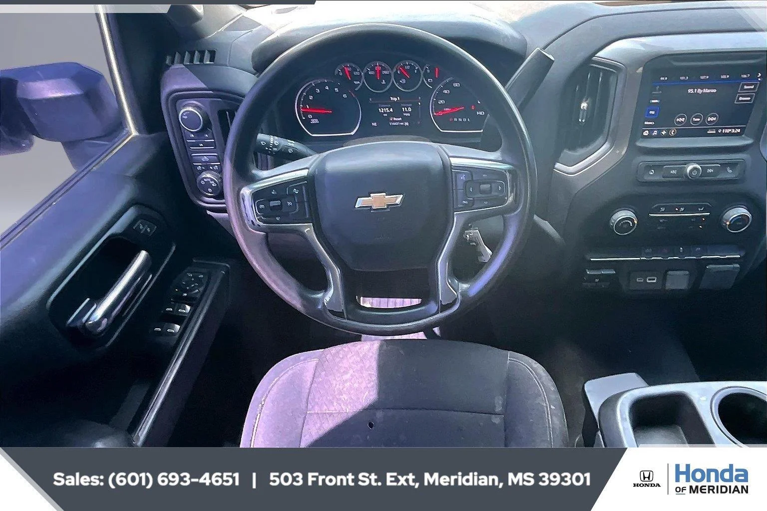 Used 2023 Summit White Chevrolet Custom image 5