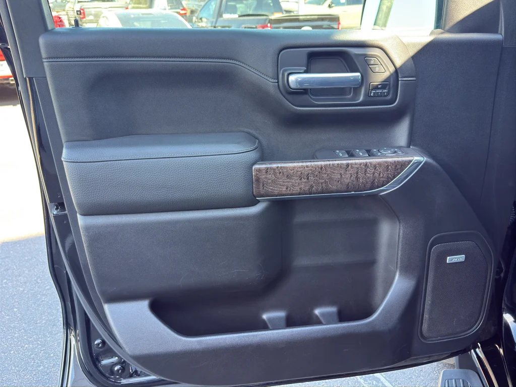 Used 2021 Onyx Black GMC Denali image 17