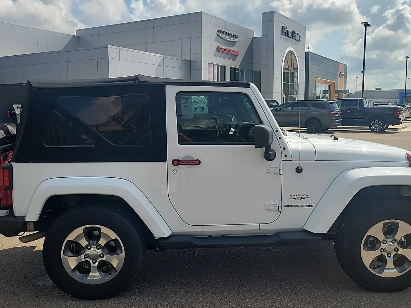 Used 2018 Bright White Clearcoat Jeep Sahara image 19