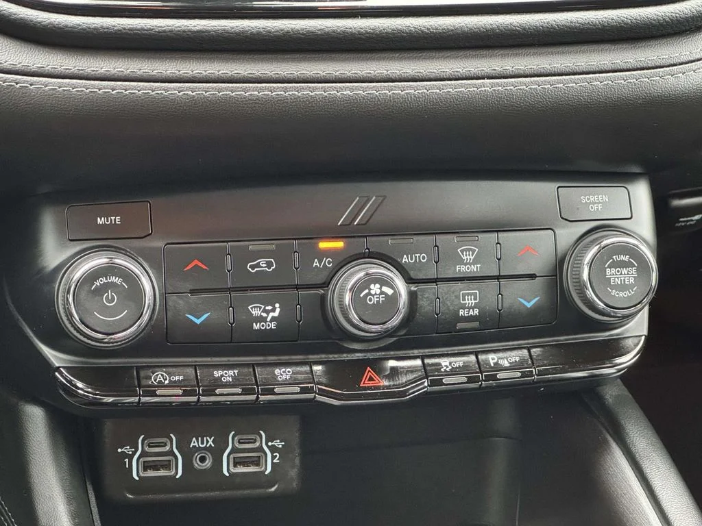 Used 2022 Black Dodge SXT image 18