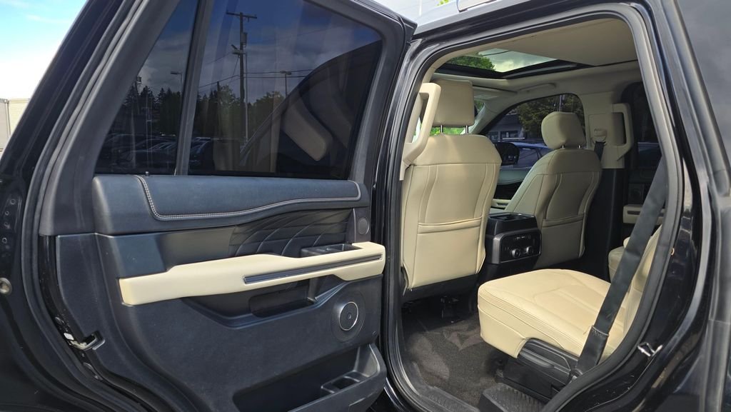 Used 2019 Black Metallic Ford Platinum image 15