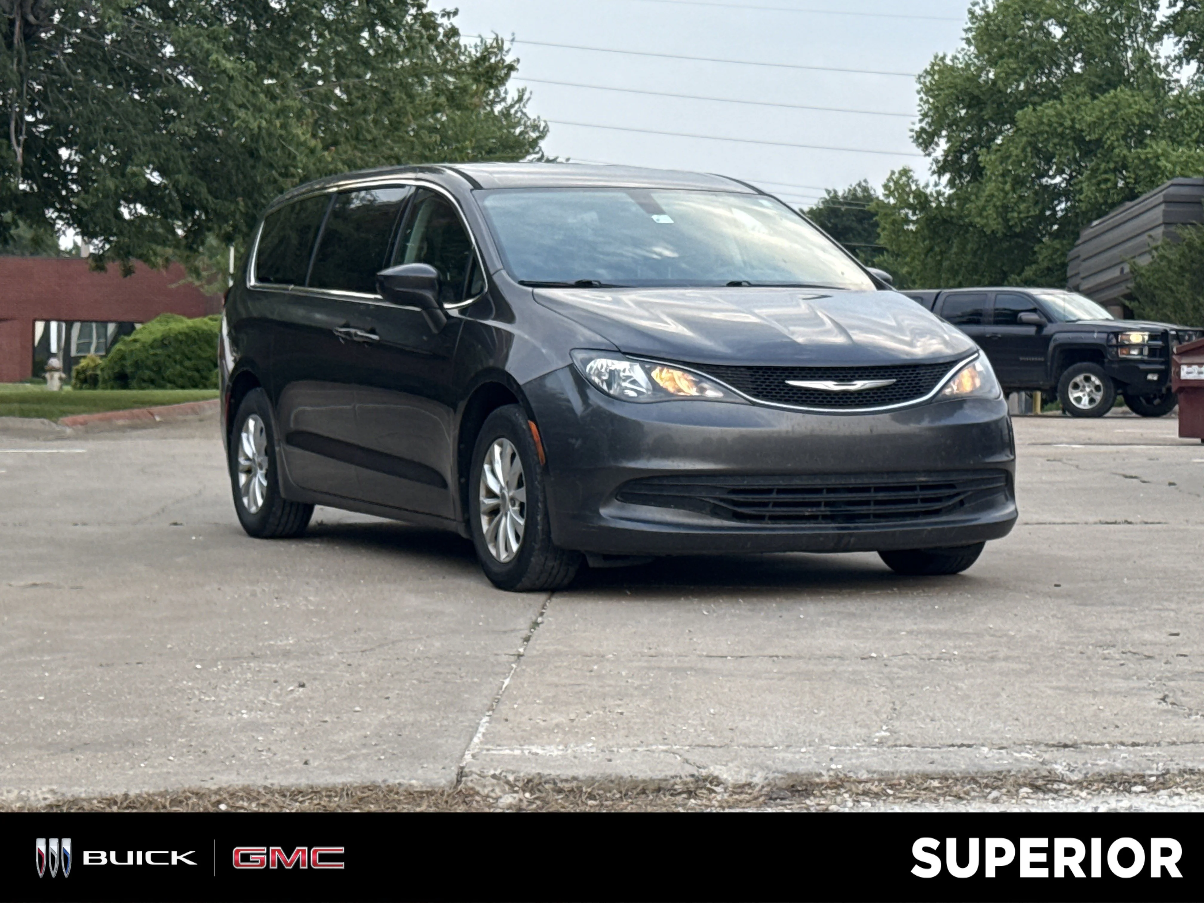2017 Chrysler Pacifica Touring's photo