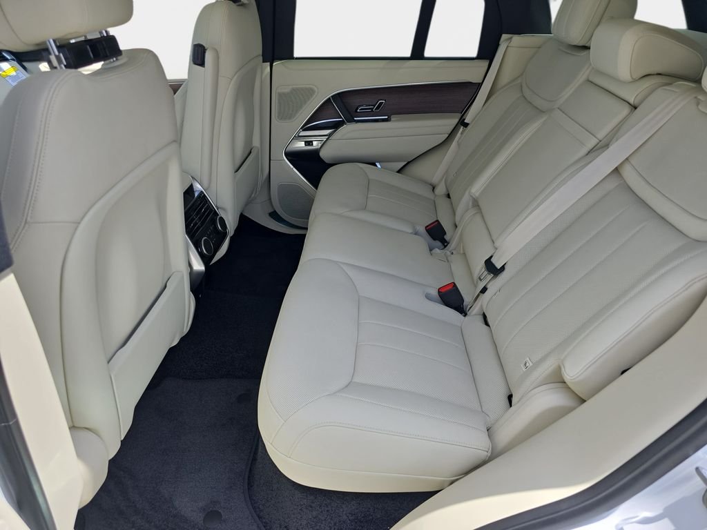 New 2026 Fuji White Land Rover SE image 16