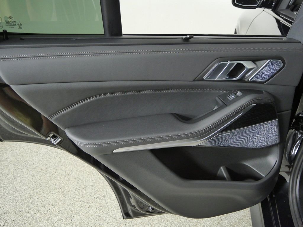 New 2026 Black Sapphire Metallic BMW M60i image 31
