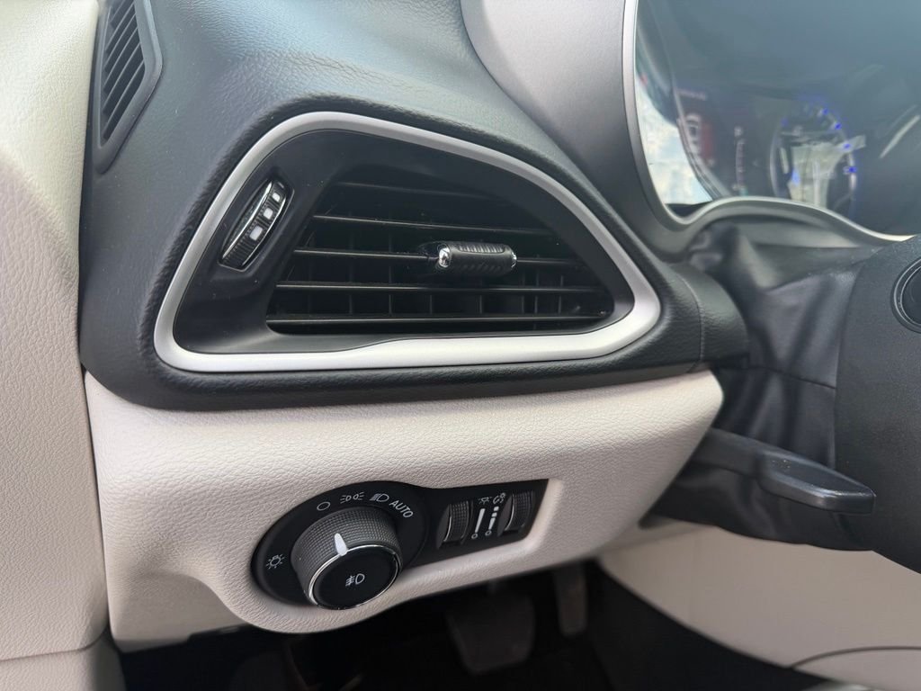 Used 2023 White Chrysler Touring L image 13