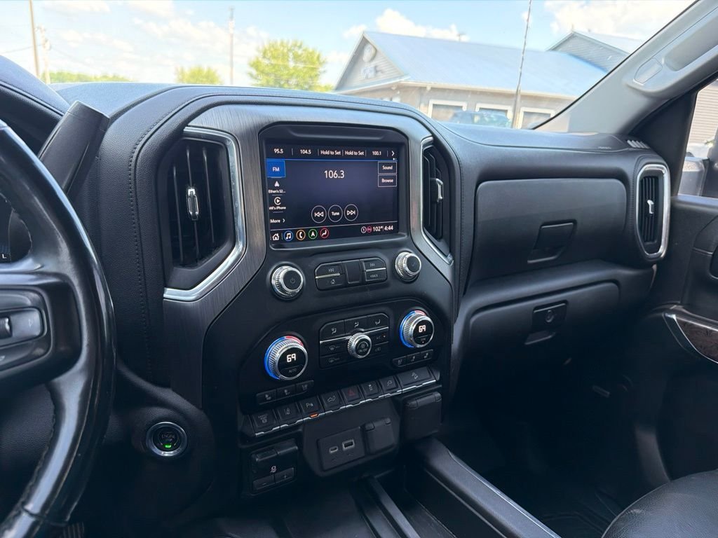 Used 2023 White GMC Denali image 29