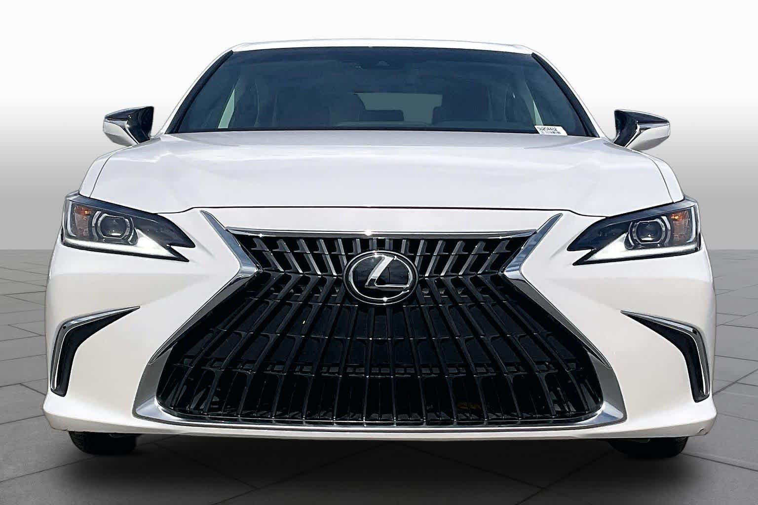 Used 2025 Eminent White Pearl Lexus  image 4