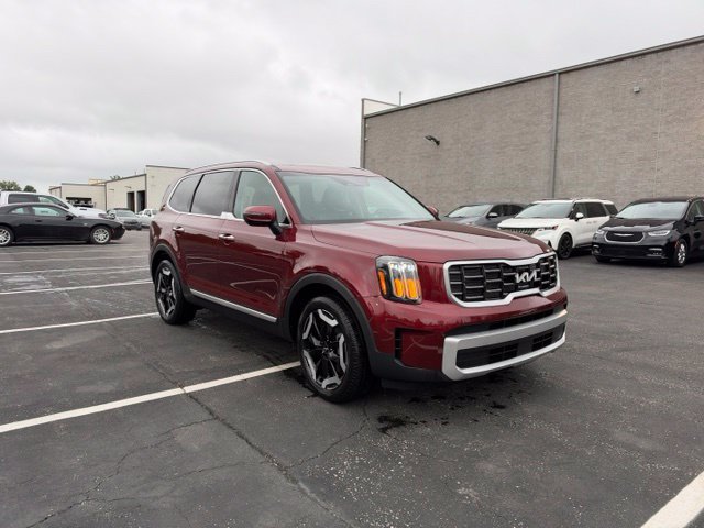 Used 2024 Red Kia S image 3