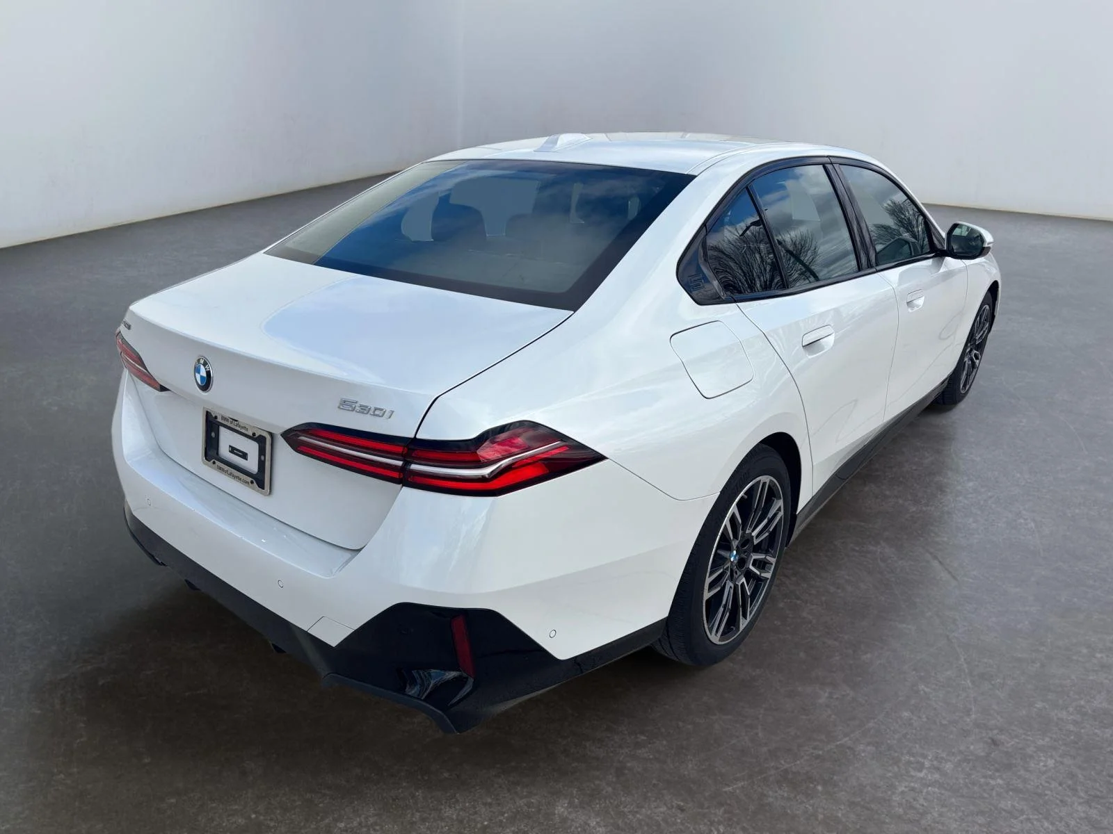 Used 2026 Mineral White Metallic BMW 530i xDrive image 13