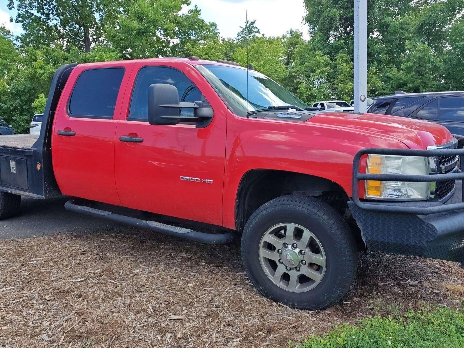 Used 2011 Victory Red Chevrolet SRW LT image 3
