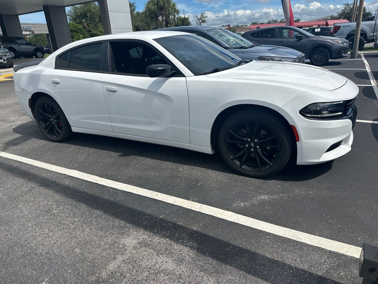 Used 2018 White Dodge SXT image 1