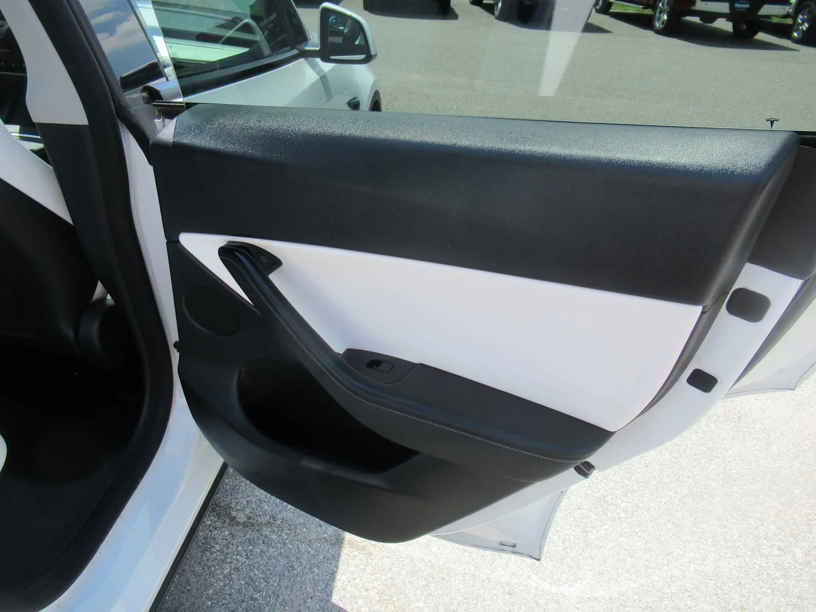 Used 2022 Pearl White Multi-Coat Tesla Performance image 25