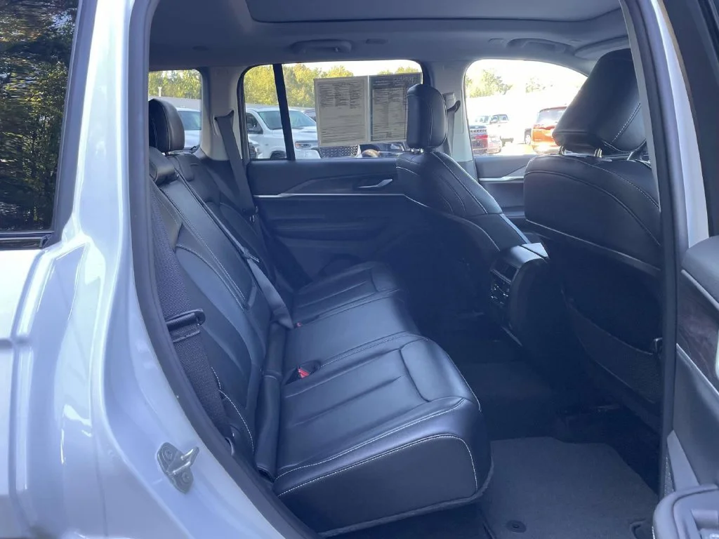 Used 2023 White Jeep Limited image 18