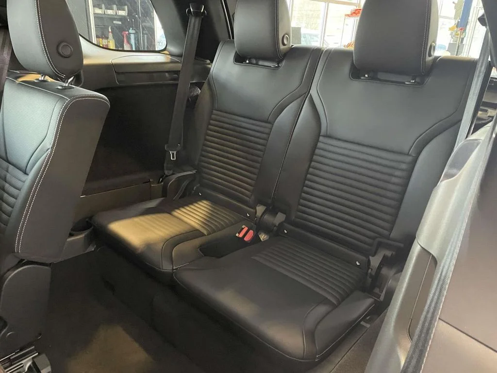 Used 2025 Fuji White Land Rover S image 18