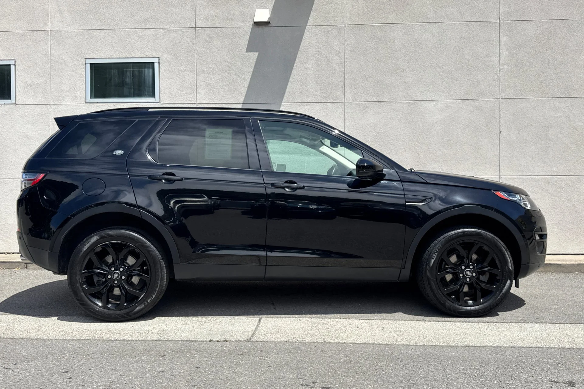 Used 2019 Narvik Black Land Rover HSE image 8