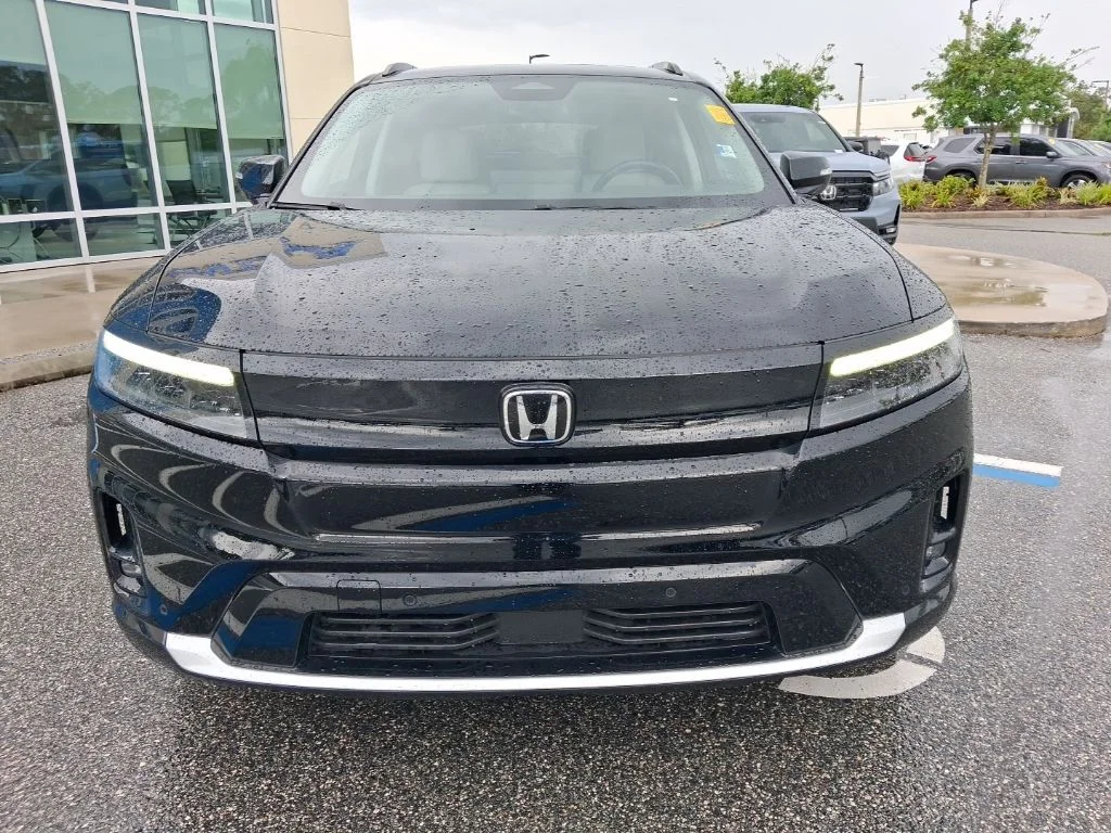 Used 2024  Honda Touring image 2