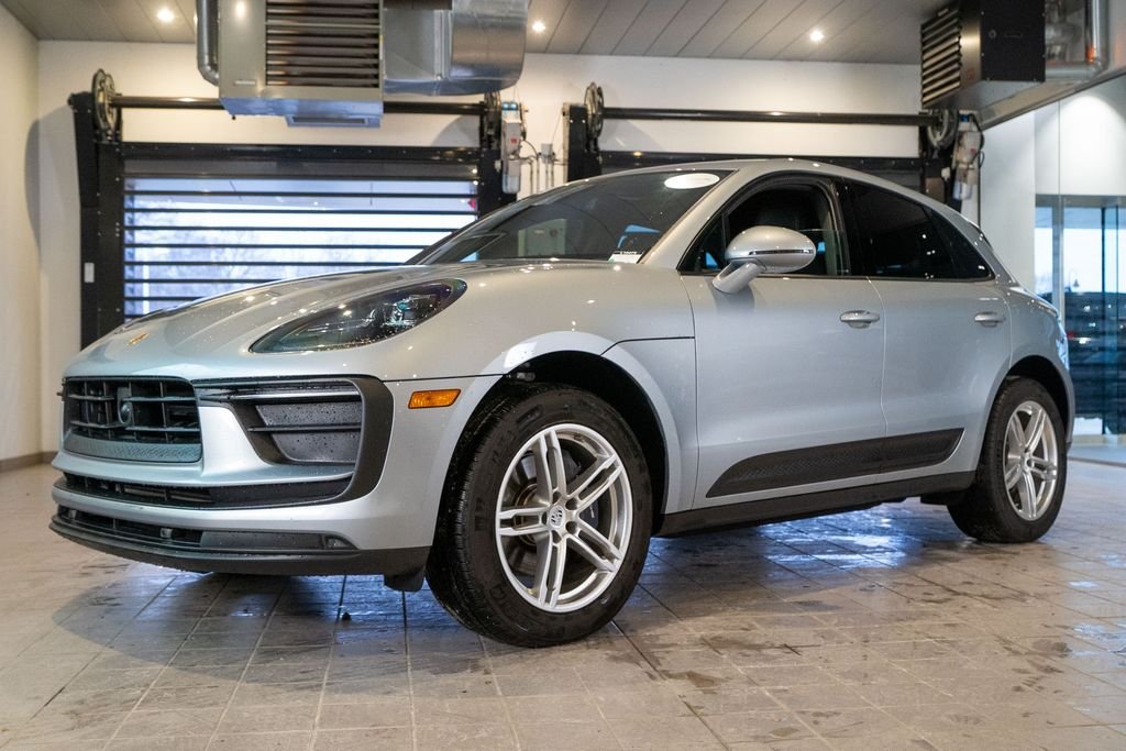2025 Porsche Macan Base
