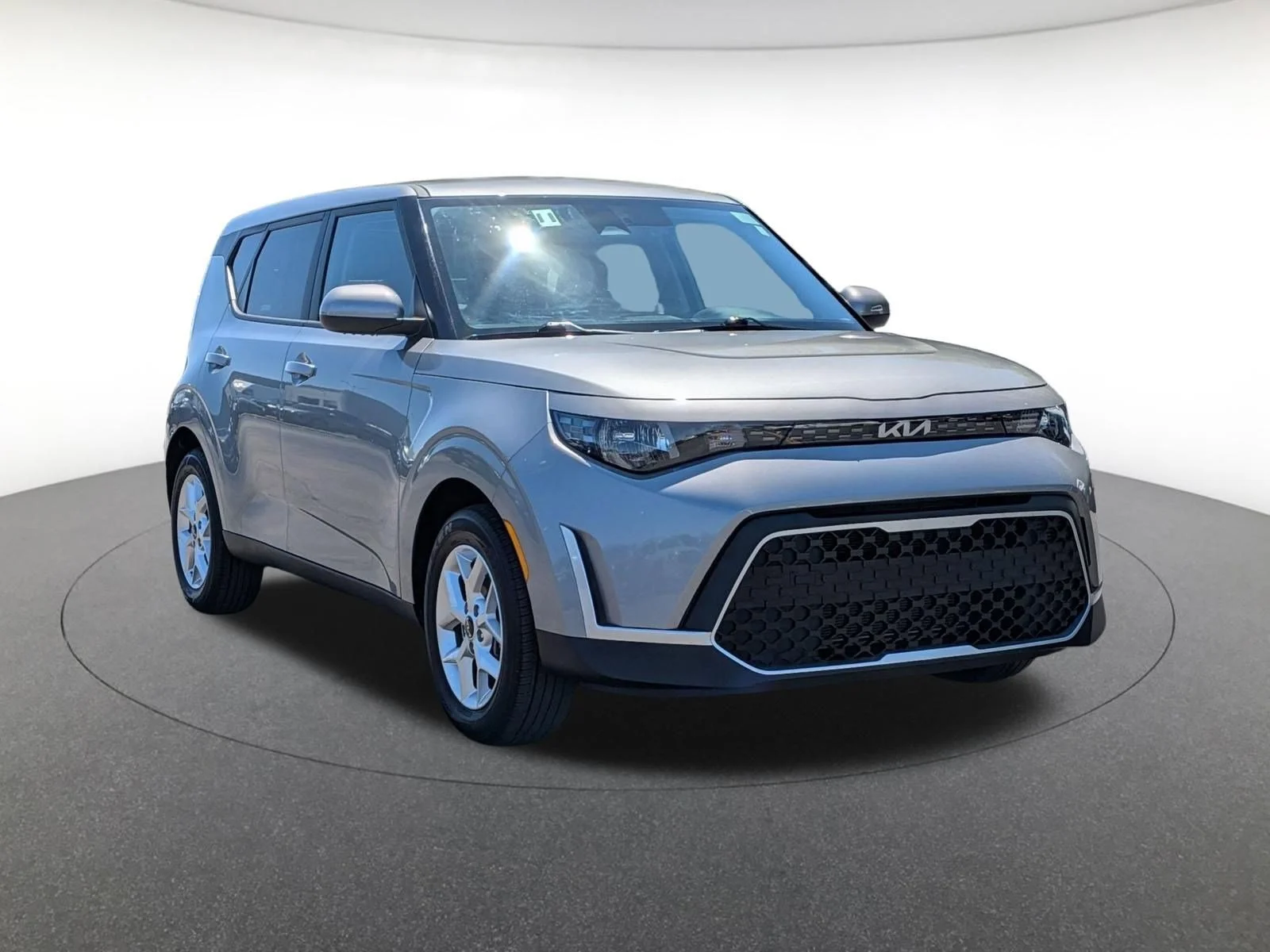Used 2025 Steel Gray Kia LX image 3