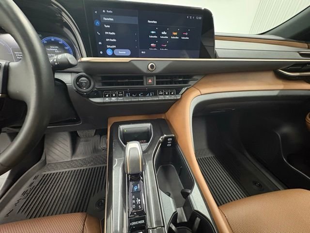 Used 2025 White Toyota XLE image 20