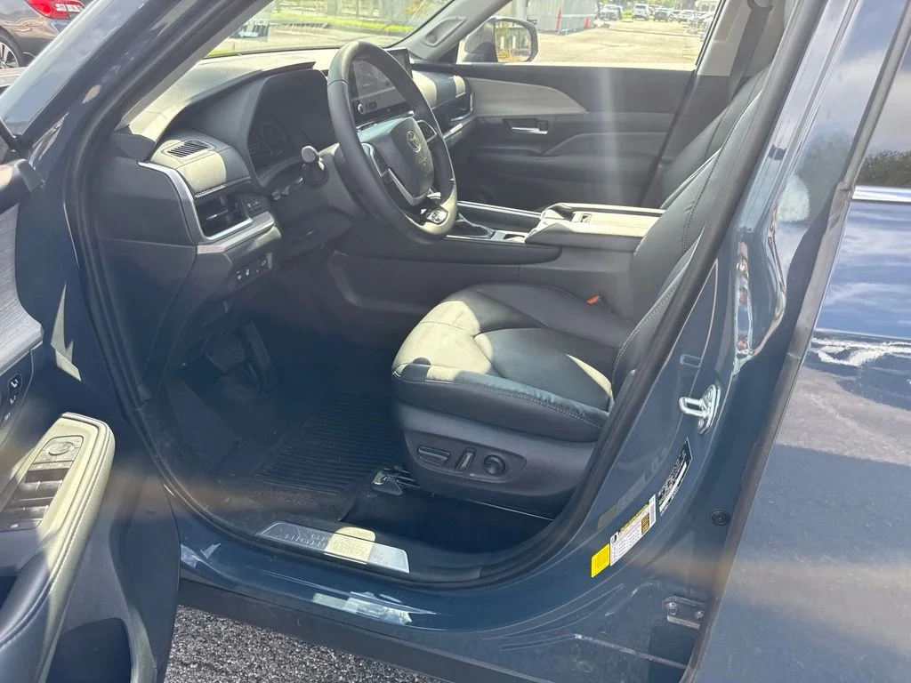 Used 2026 Cloud Toyota Limited image 12