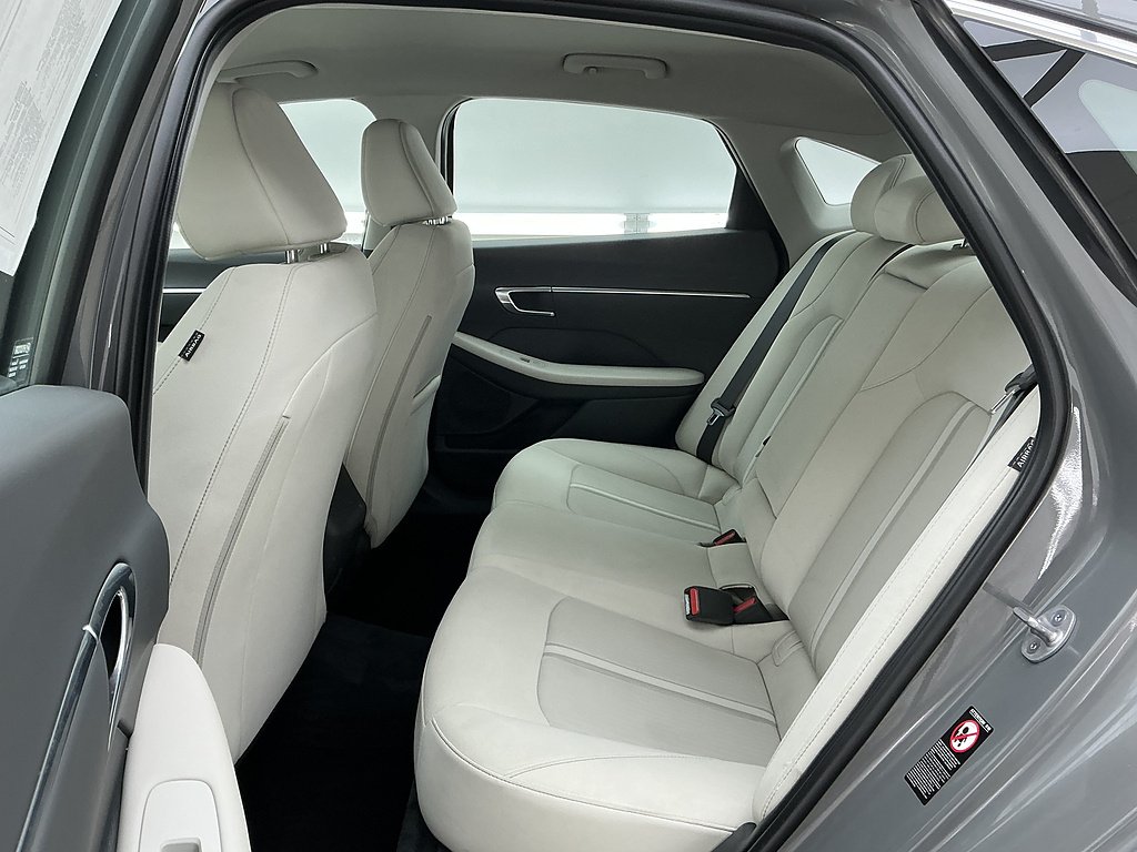 Used 2023 Hampton Gray Metallic Hyundai SEL image 18