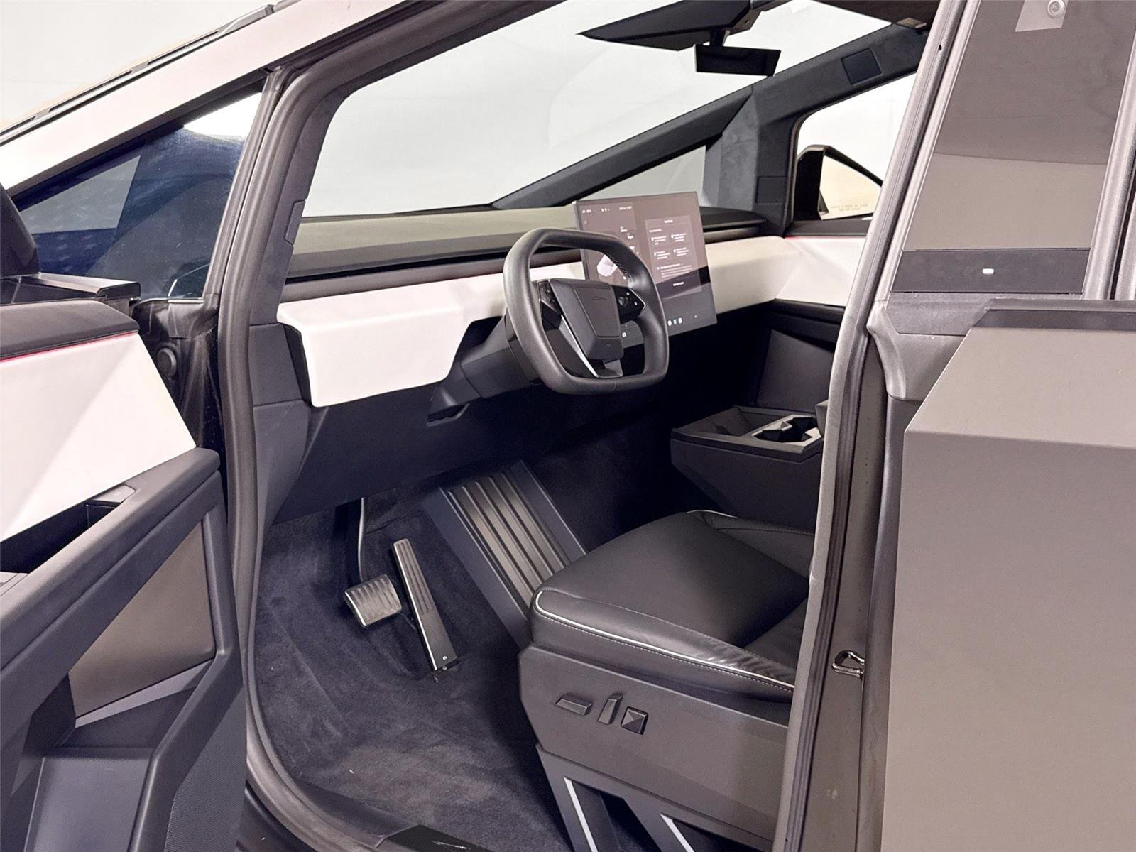 2024 Tesla Cybertruck All-Wheel Drive photo 2