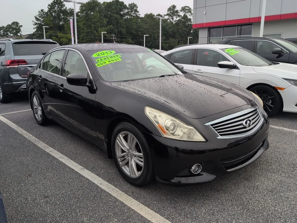 Used 2013 Black INFINITI Journey image 1